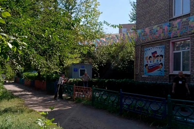 Коммунальщики из Череповца подготовили Алчевск к учебному году