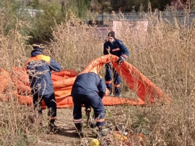 Спасатели выставили боновые заграждения | Источник: Телеграм-канал «Спасатели МАСС»