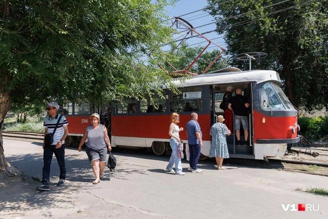 Судя по некоторым признакам, «четверка» и «пятерка» очень скоро вернутся на привычные маршруты | Источник: Алексей Волхонский / V1.RU