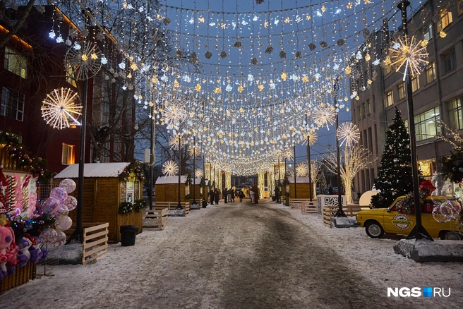 К 25 декабря здесь также откроются торговые домики | Источник: Александр Ощепков / NGS.RU