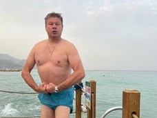 Губерниев обнажился и назвал себя секс-машиной, а французы создали духи в честь Литвиновой. Соцсети звезд