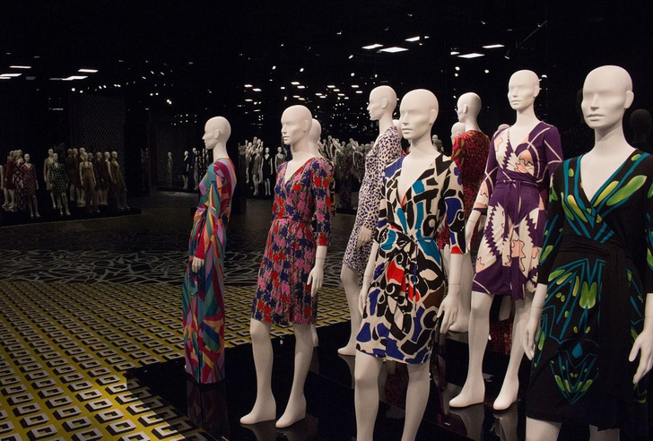 Эластичная элегантность: как ткань джерси произвела революцию в мире моды