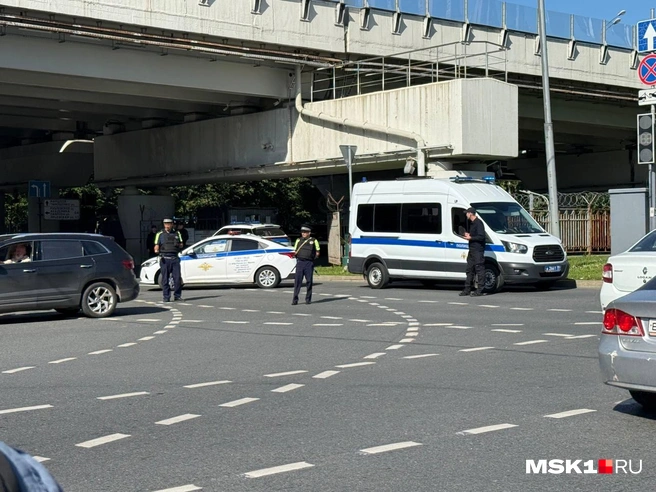 Дорога у ЦКБ перекрыта | Источник: Артем Устюжанин / MSK1.RU