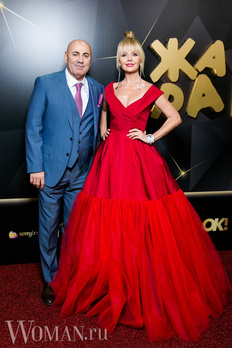 <p>Иосиф Пригожин и Валерия на премии «Жара Music Awards-2019»</p>