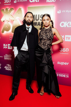 <p>Мот и Мария Мельникова на премии «Жара Music Awards-2023»</p>