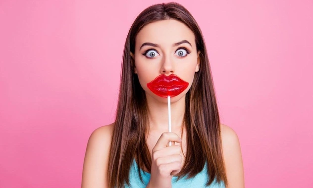 «Лицо — воздушный шарик» и «гиалуроновые усы»: почему они возникают и как вернуть естественный вид