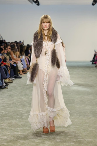 Меховые горжетки: как стилизовать самый модный аксессуар сезона