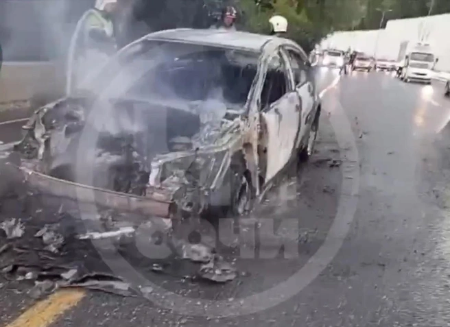 Машину потушили, но спасти ее не удалось  | Источник: ЧП Сочи /telegram