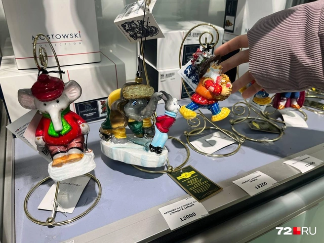 Слон и зайчик на льду&nbsp;— 12&nbsp;000 рублей. Возьмете? | Источник: Анатолий Кузнецов / 72.RU