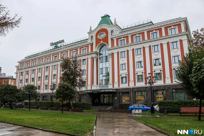 Отель на Театральной площади открылся в 2017 году | Источник: Наталья Бурухина / NN.RU