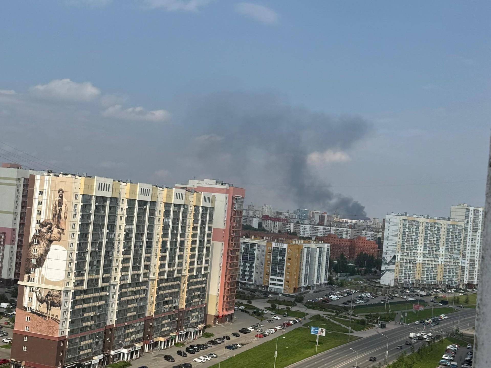 Жителей Северо-Запада напугал огромный столб дыма — видео