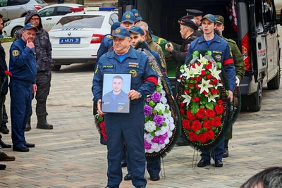 Нижнекамск простился с пожарным-героем Маратом Назиповым