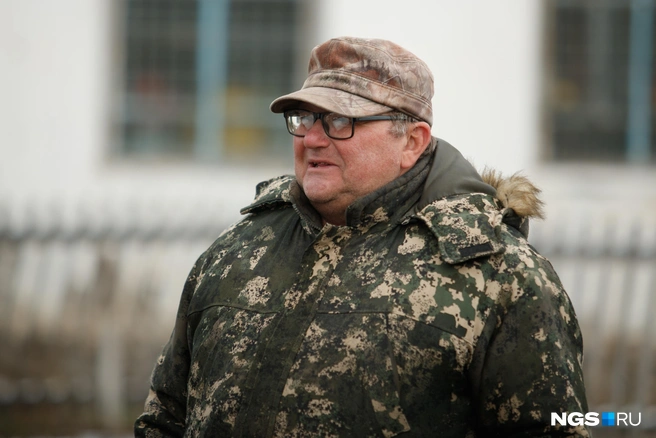 По словам Олега Анохина, дорогу разбили, пока ремонтировали другую, бывшую в еще худшем состоянии | Источник: Андрей Бортко / NGS.ru
