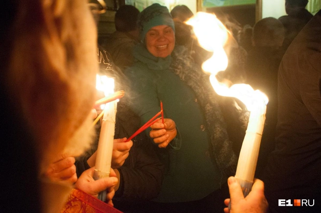 Благодатный огонь доставят в Иркутск 13 апреля | Источник: Артем Устюжанин / E1.RU