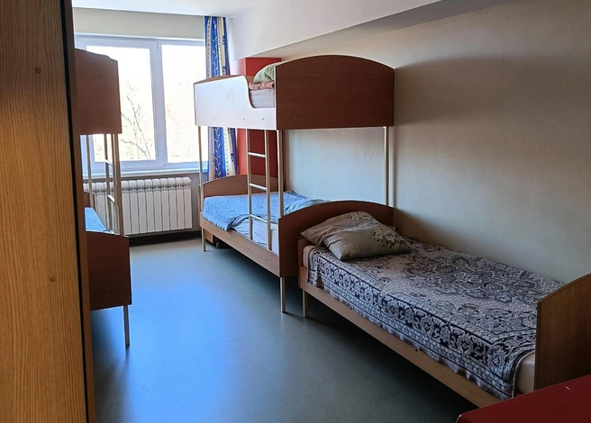 В таких комнатах размещают детей | Источник: Sputnikomsk.ru