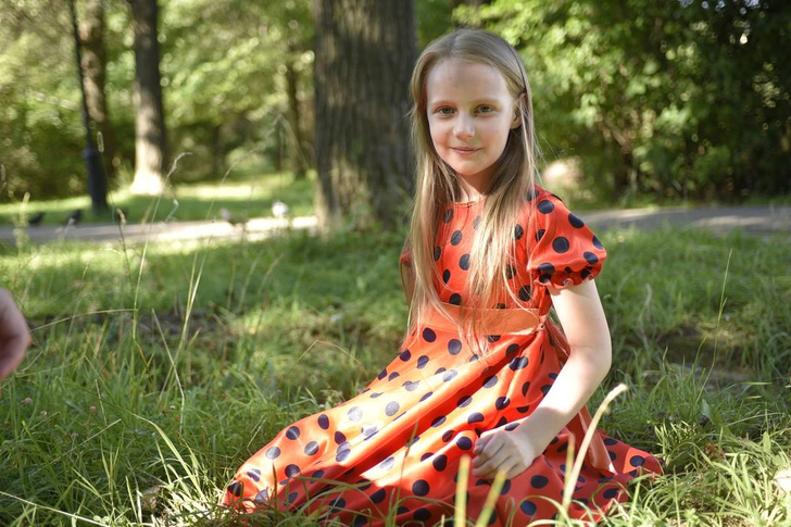 Обошла сестру: 8-летняя Лейя Теплякова стала самой юной выпускницей России