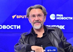 Собчак досталось от Шнурова за сравнение Матильды и Абрамовой: «Ксения, не слушайте мой альбом. Я вас не люблю»