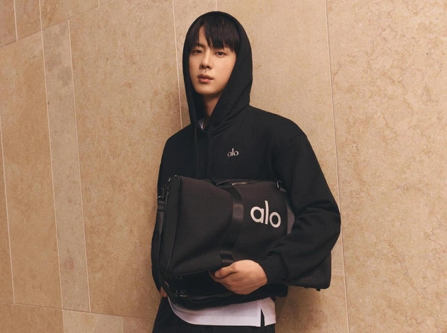 Джин из BTS в новой кампании американского бренда ALO Yoga