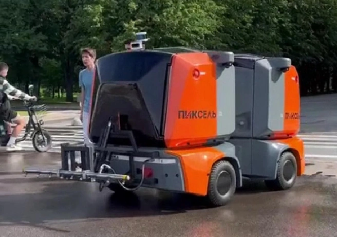 Робот «Пиксель» пока не займется полноценной уборкой Петербурга. С ним есть сложности | Источник: вице-губернатор Евгений Разумишкин