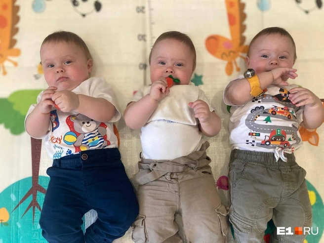 Справиться с мальчиками непросто, они требуют много внимания, поэтому семье Пристромовых всегда помогают родственники, иногда приезжают друзья | Источник: Кристина Пристромова