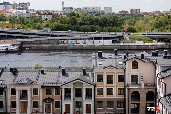 За набережной мы видим Царево городище. Отсюда начиналась Тюмень | Источник: Ирина Шарова / 72.RU