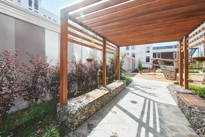 В жилом районе большое количество зелени и гармоничный ландшафтный дизайн | Источник: «Айвазовский»