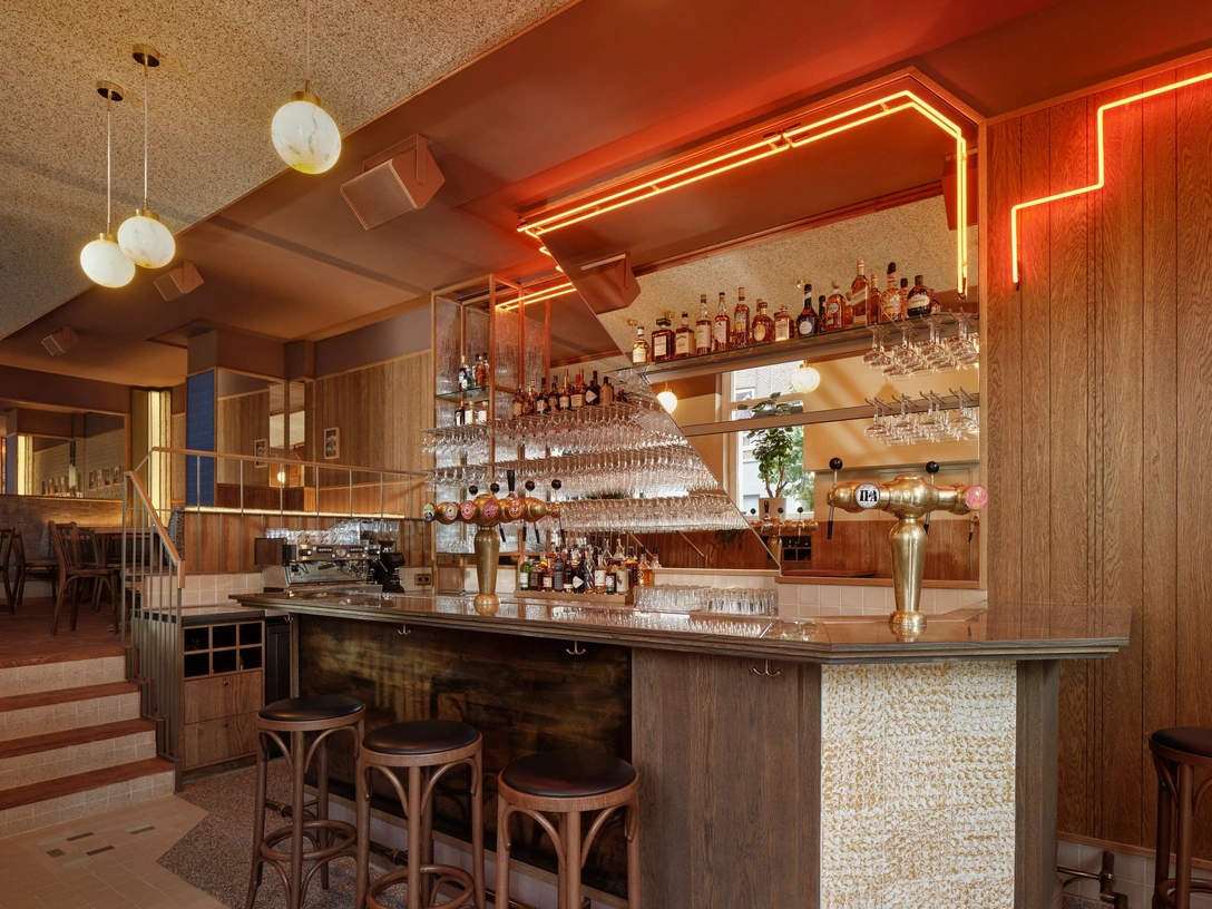 Кафе Moos в Амстердаме по проекту Studio Modijefsky | Источник: МАРТЕН ВИЛЛЕМШТЕЙН