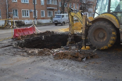 В Шварцевском пятый день чинят водопровод