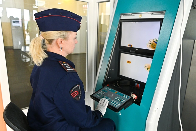 Группа досмотра перемещалась по разным площадкам вокзала во время выполнения заданий | Источник: Максим Воробьев