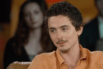 «Понятно, почему он встречается с Кардашьян»: как Тимоти Шаламе за 10 секунд разозлил людей по всему миру