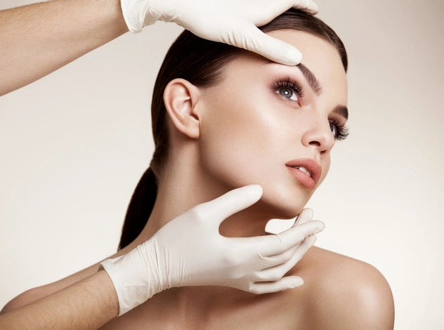 Не прогадайте: 5 пластических операций, которые нужно делать только осенью и зимой