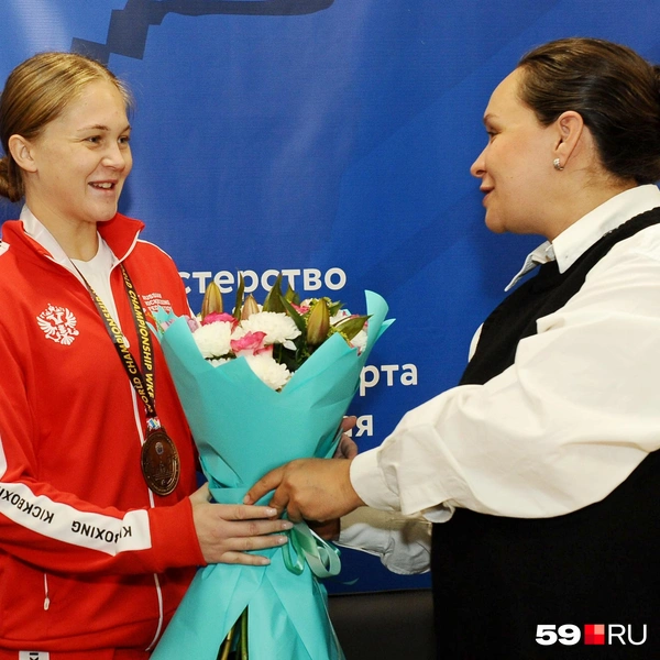 Спортсменов поздравила министр спорта Прикамья Татьяна Чеснокова | Источник: Ирина Тропина / 59.RU