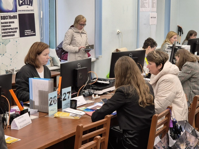 Подать документы можно традиционным способом очно в приемной комиссии, через «Госуслуги» или отправить почтой в вуз | Источник: пресс-служба САФУ