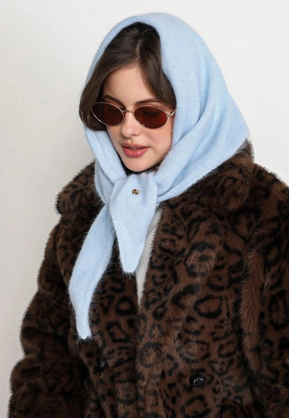 Шерстяная косынка — лучшая альтернатива шапкам (без вреда для прически)