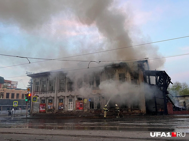 Здание загорелось в апреле | Источник: Андрей Бирюков / UFA1.RU