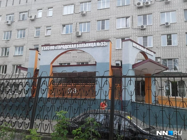 К ЧМ отремонтировали въездную группу в больницу, но пациентам поликлиники это не важно
