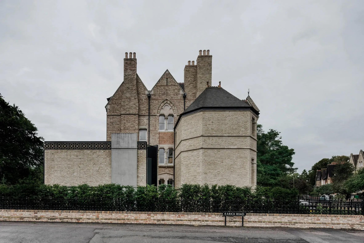 Дом в Оксфорде, где соединили неоготику и модернизм — и вот что получилось!