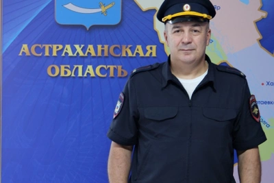 Полицейский оказал помощь работнице магазина в Астрахани