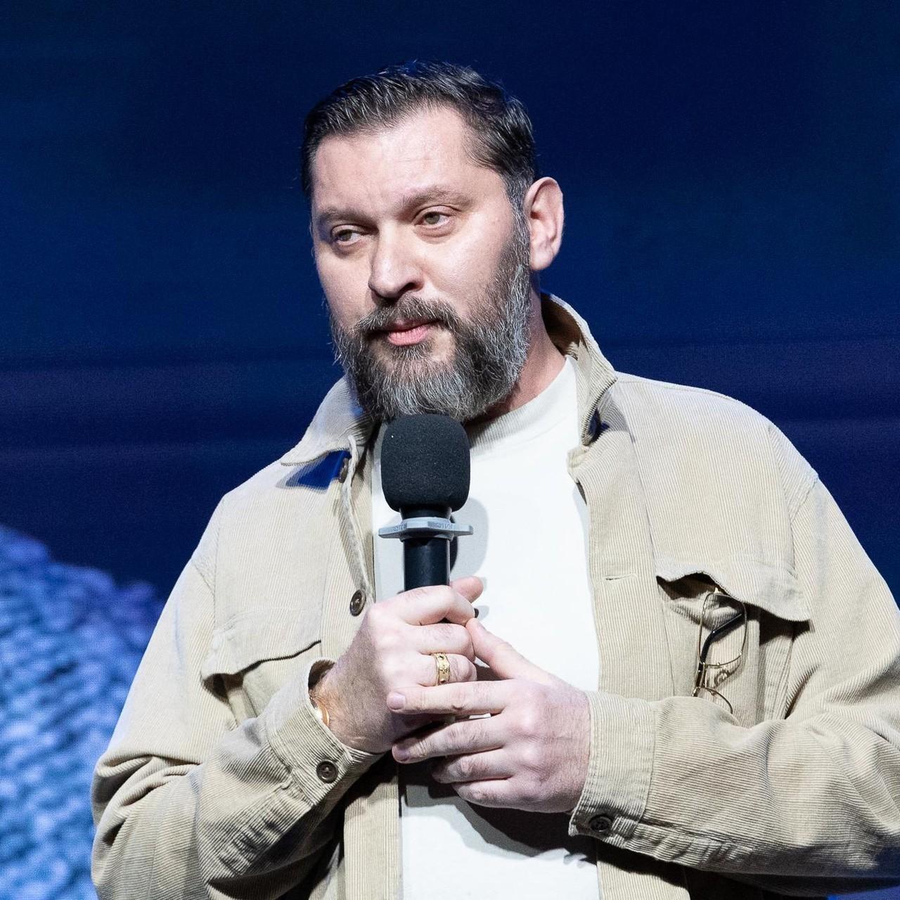 <p>Марк Бартон</p>