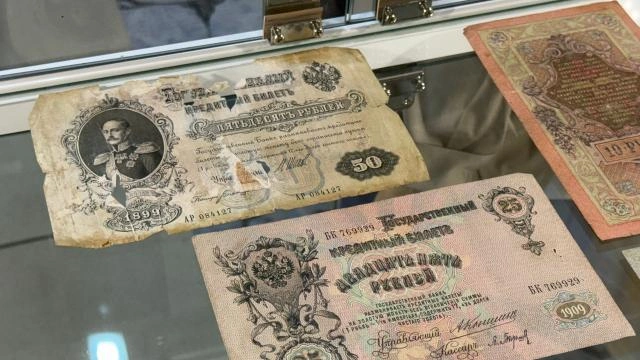 Дополняют выставку коллекции банкнот, монет и бытовые артефакты дореволюционной эпохи  | Источник: пресс-служба Пермской городской думы
