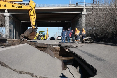 Семафорную перекрыли из-за провала от канализации