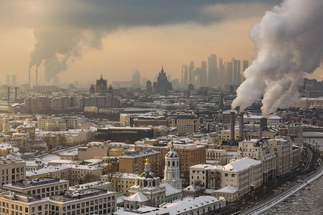 Западная часть Москвы с высоткой МИДа в центре | Источник: Артем Устюжанин / MSK1.RU
