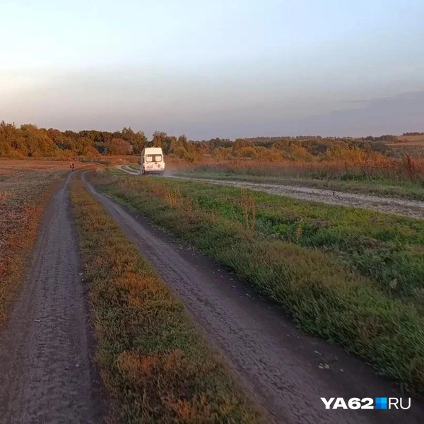 В этот раз скорая проехала, но после дождя дорогу сильно размывает | Источник: Читательница YA62.RU Виктория