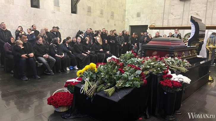 Церемония прощания с Романом Поповым