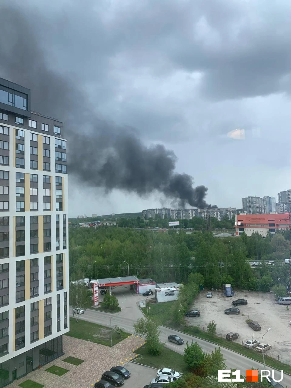 Пожар в екатеринбурге 7 мая. Пожар в Екатеринбурге. Пожар на ЖБИ Екатеринбург 2019. Пожар в Екатеринбурге за последние сутки е1. Пожар в Екатеринбурге 30.12.2011.