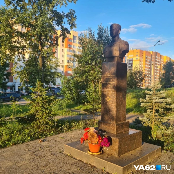 Памятник Роману Соколову | Источник: Светлана Коновалова / YA62.RU