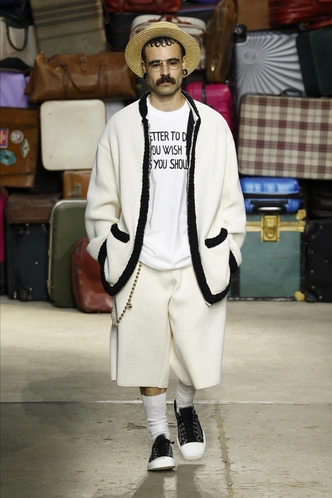 Moschino ss25 | Источник: Legion Media