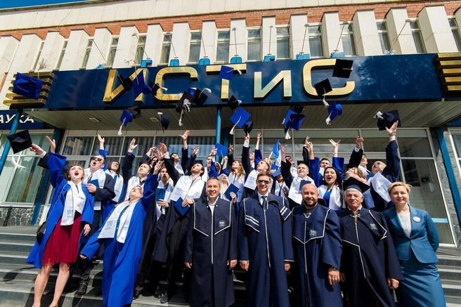 Благодаря партнерству с научными центрами и профессиональными ассоциациями студенты реализуют реальные научные задачи во время обучения | Источник: ЮУрГУ