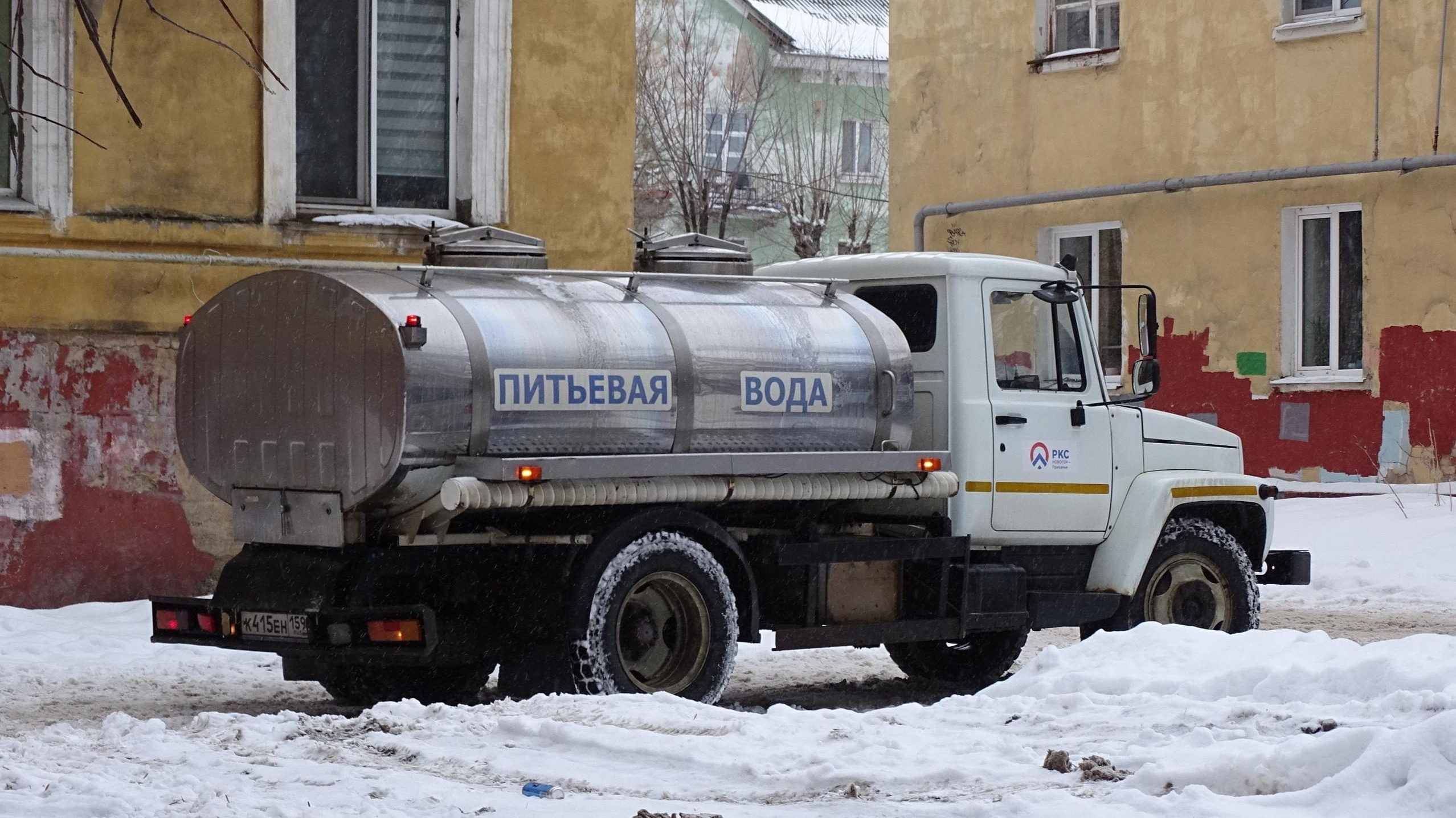 В центре Перми питерская компания повредила трубу — десятки домов остались без воды 