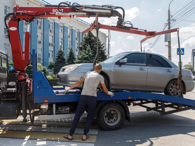 Эвакуация автомобиля в Волгограде теперь обойдётся почти в 4200 рублей | Источник: Алексей Волхонский / V1.RU